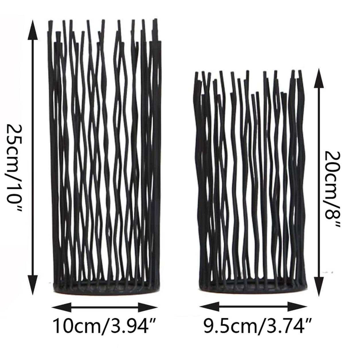 NUPTIO Set van 2 metalen pijler kandelaars, led vlamloze elektronische zwarte tafelkandelaars, metalen kandelaar centerpieces tafel thuis bruiloft kerst schoorsteenmantel decoraties (20cm/25cm H)