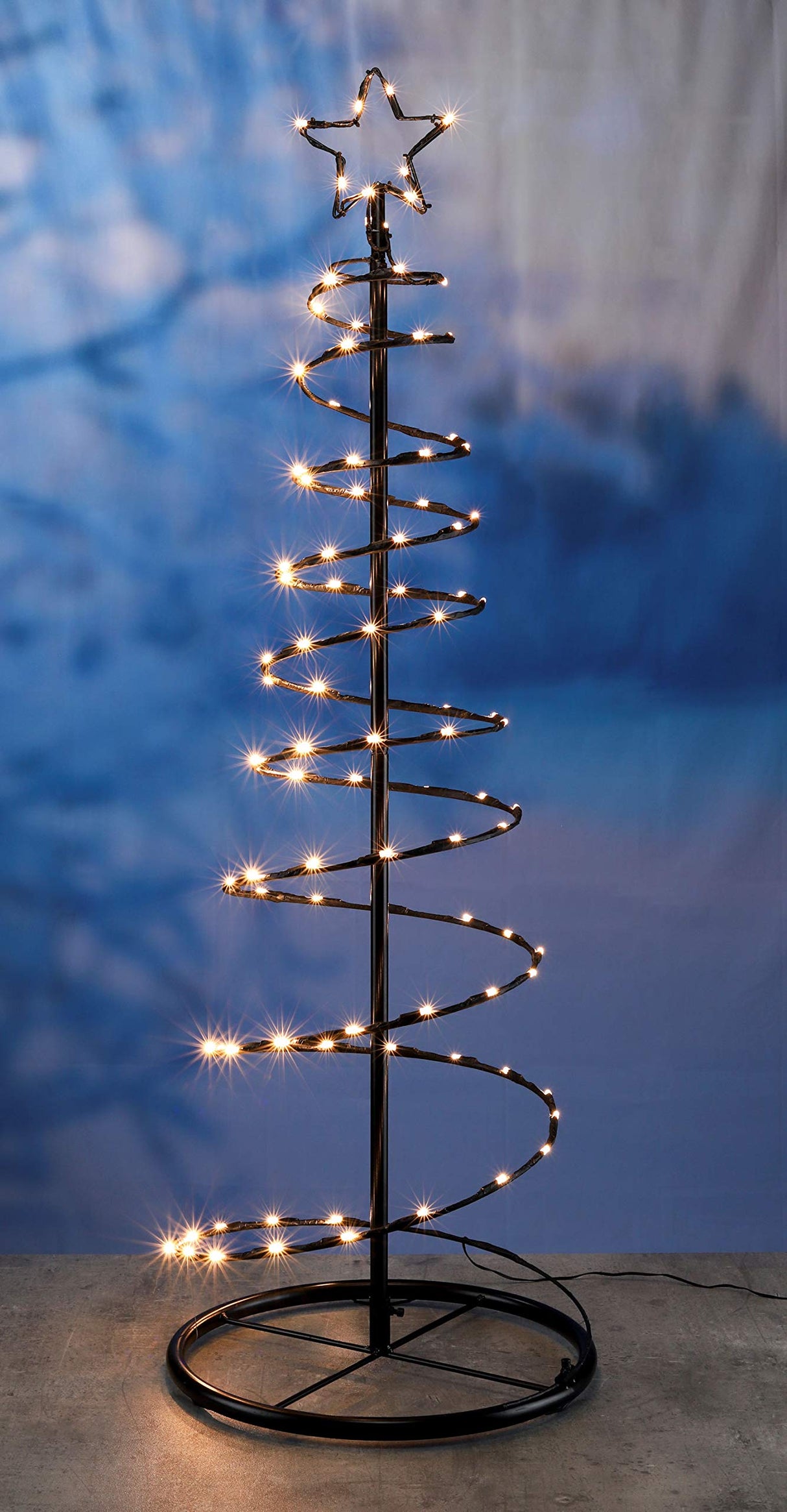 Metalen kerstboom met 100 leds in warm wit, lichtboom voor buiten en binnen als kerstverlichting.